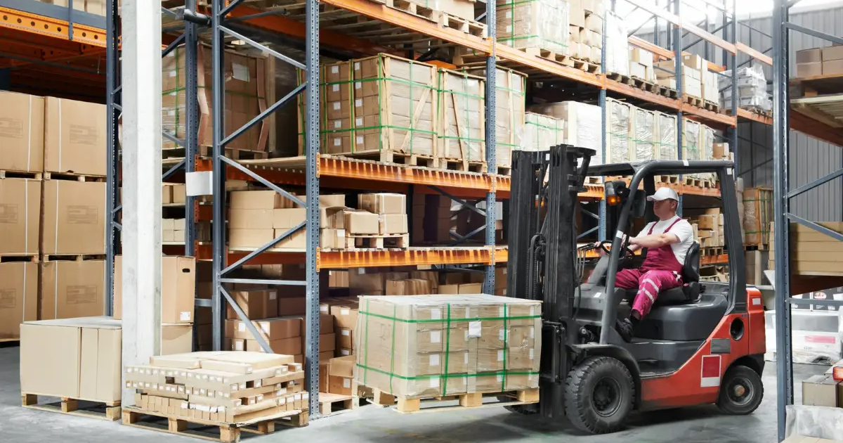 Nowoczesny magazyn od A do Z – w co warto wyposażyć swoje magazyny, by działały sprawnie i efektywnie?